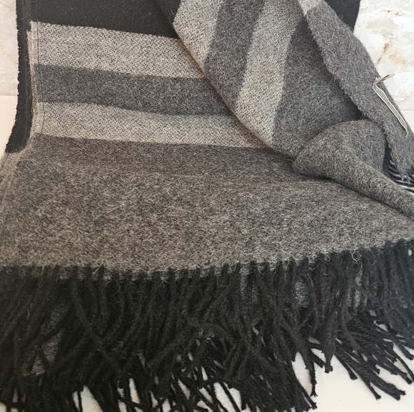 Alicia Adams Alpaca Canyon Throw Blanket - Picture 6 of 14